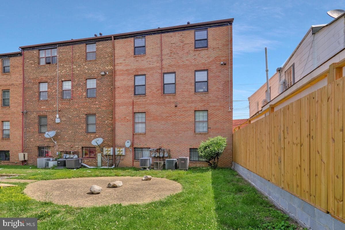 2139 Young Street SE #101 photo 17