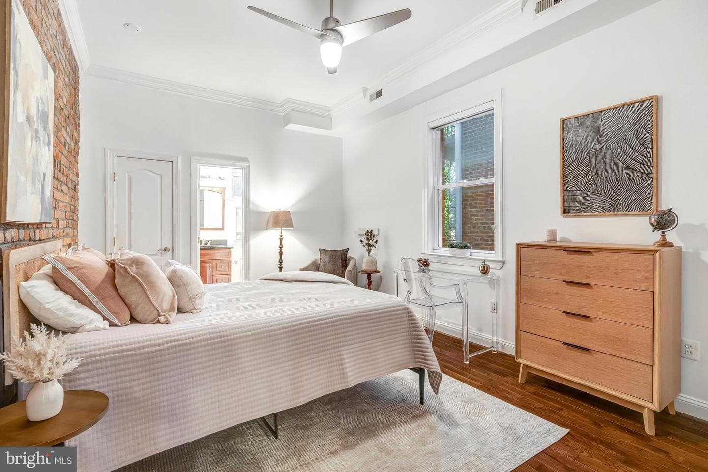 1430 Newton Street NW #201 photo 12