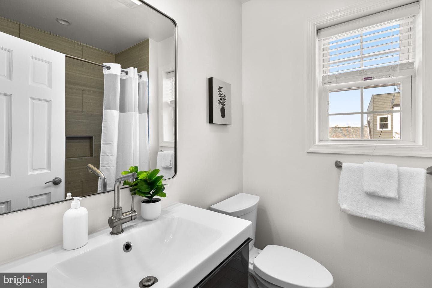 1201 Queen Street NE photo 18