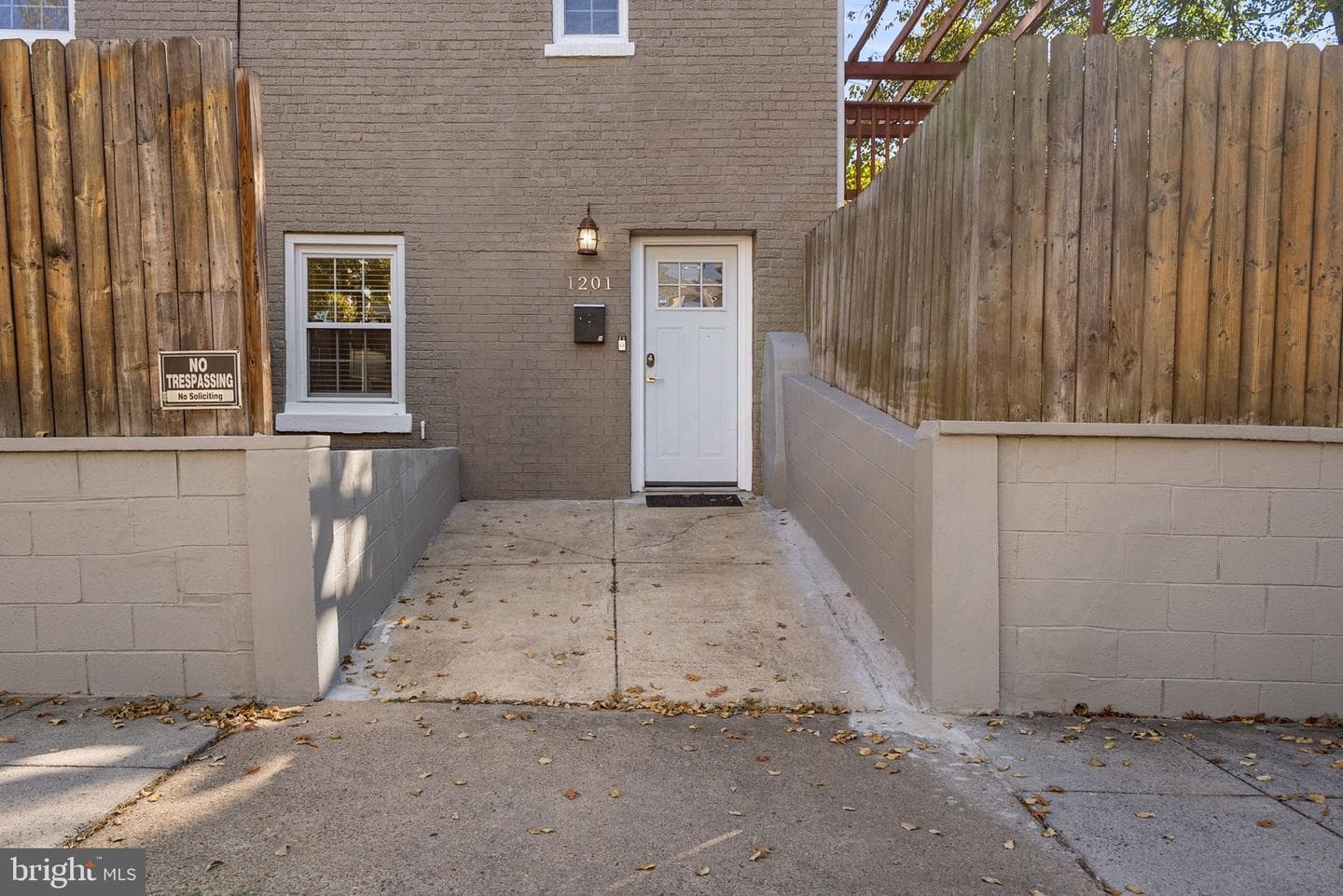 1201 Queen Street NE photo 30