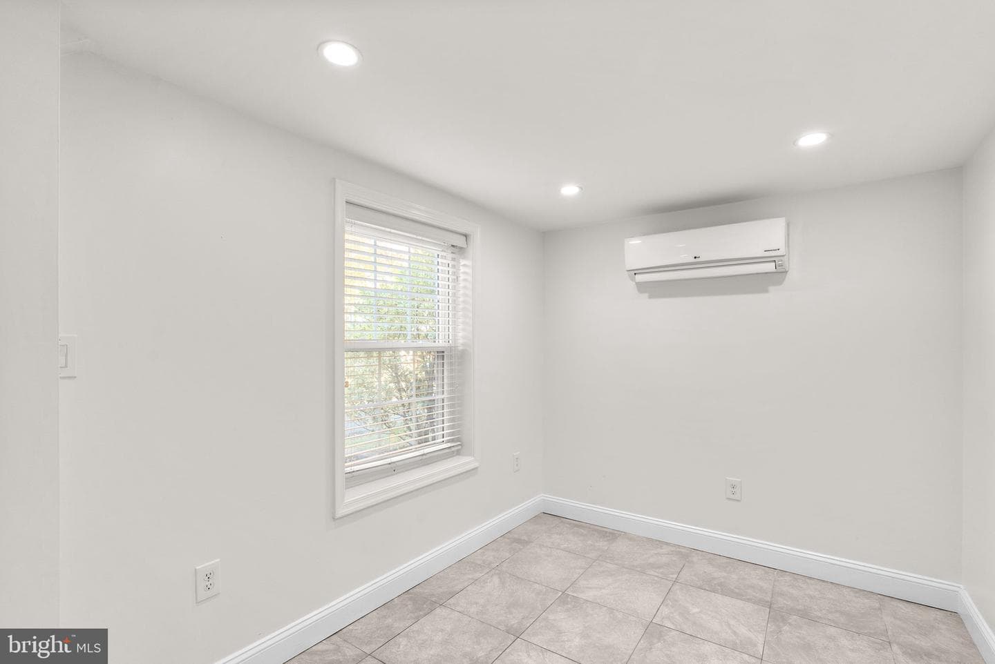 1201 Queen Street NE photo 40