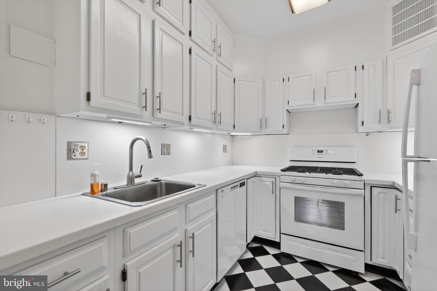 4000 Cathedral Avenue NW #406b photo 14