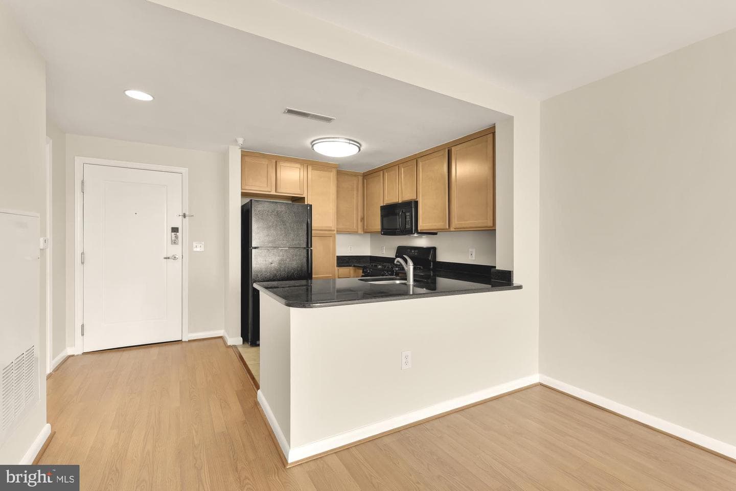 355 I Street SW #621 photo 18