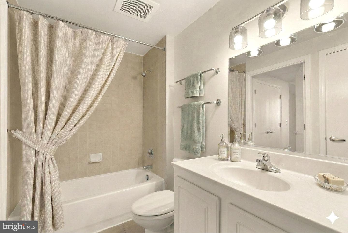 355 I Street SW #621 photo 8