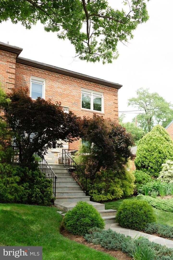 1755 Upshur Street NW photo 3