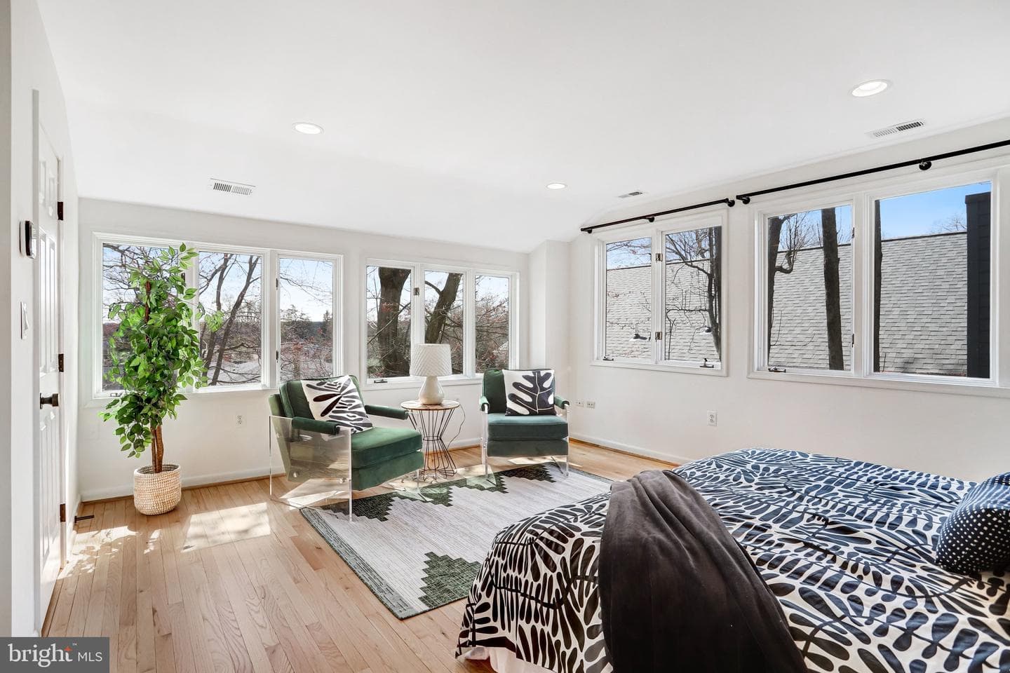 5045 Cathedral Avenue NW photo 24