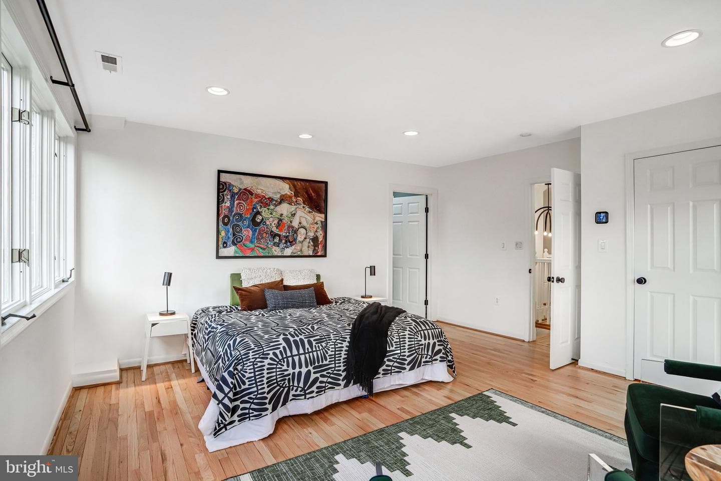 5045 Cathedral Avenue NW photo 25