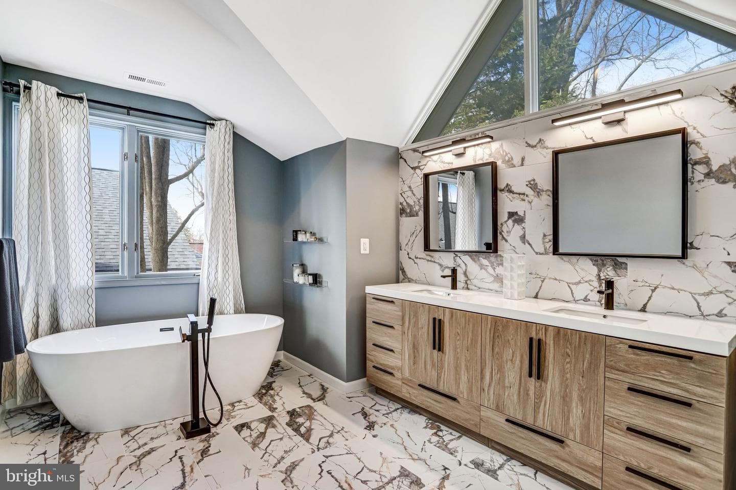 5045 Cathedral Avenue NW photo 27