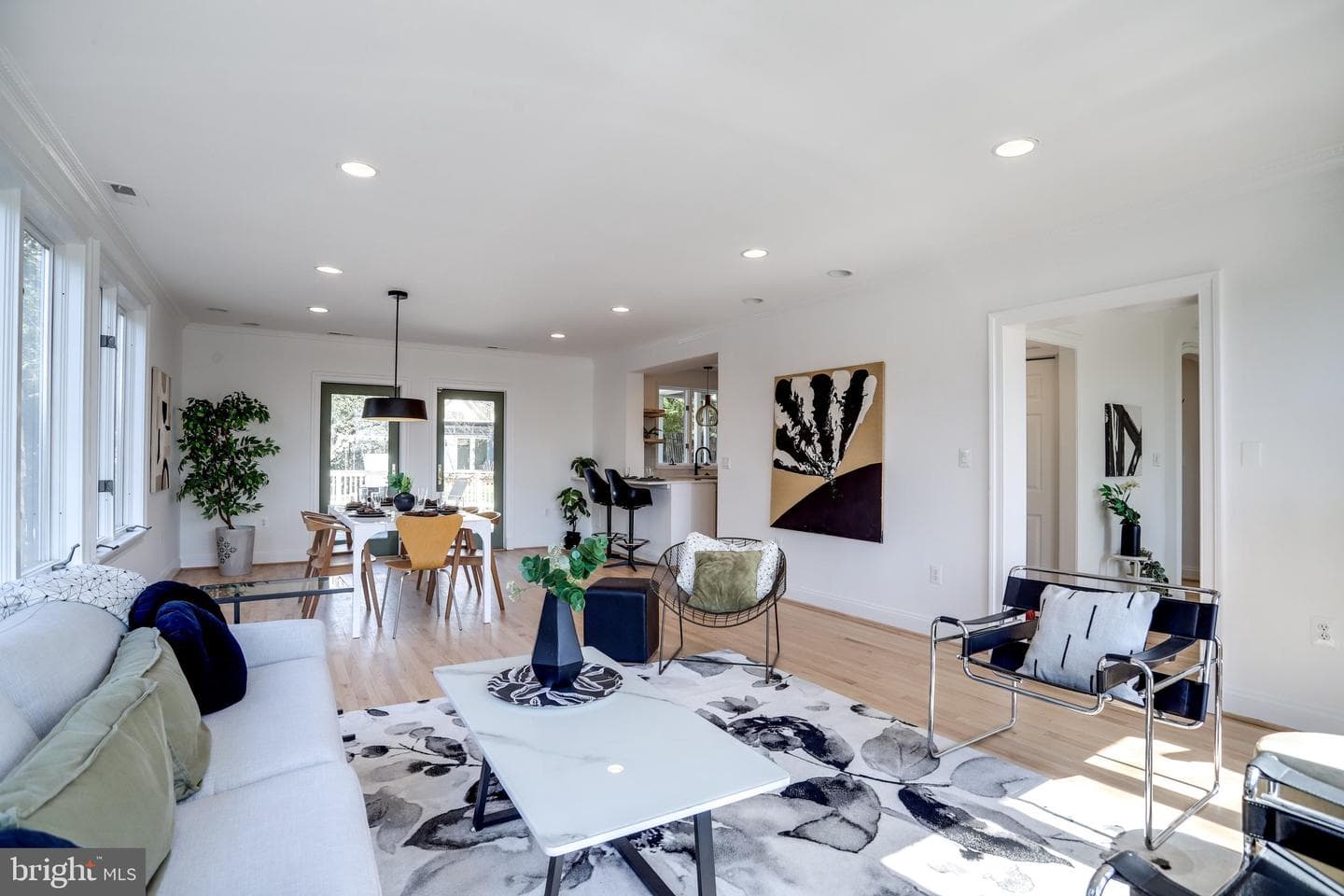 5045 Cathedral Avenue NW photo 3