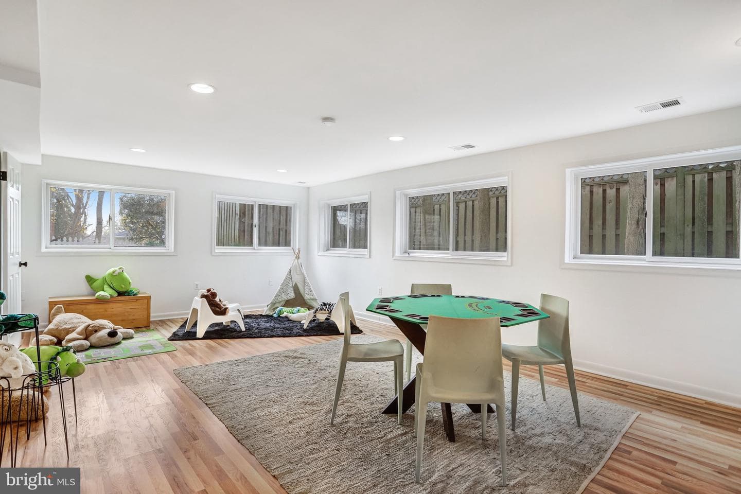 5045 Cathedral Avenue NW photo 39