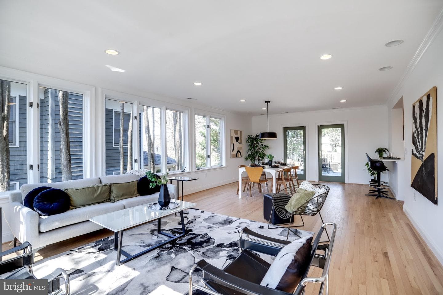 5045 Cathedral Avenue NW photo 4