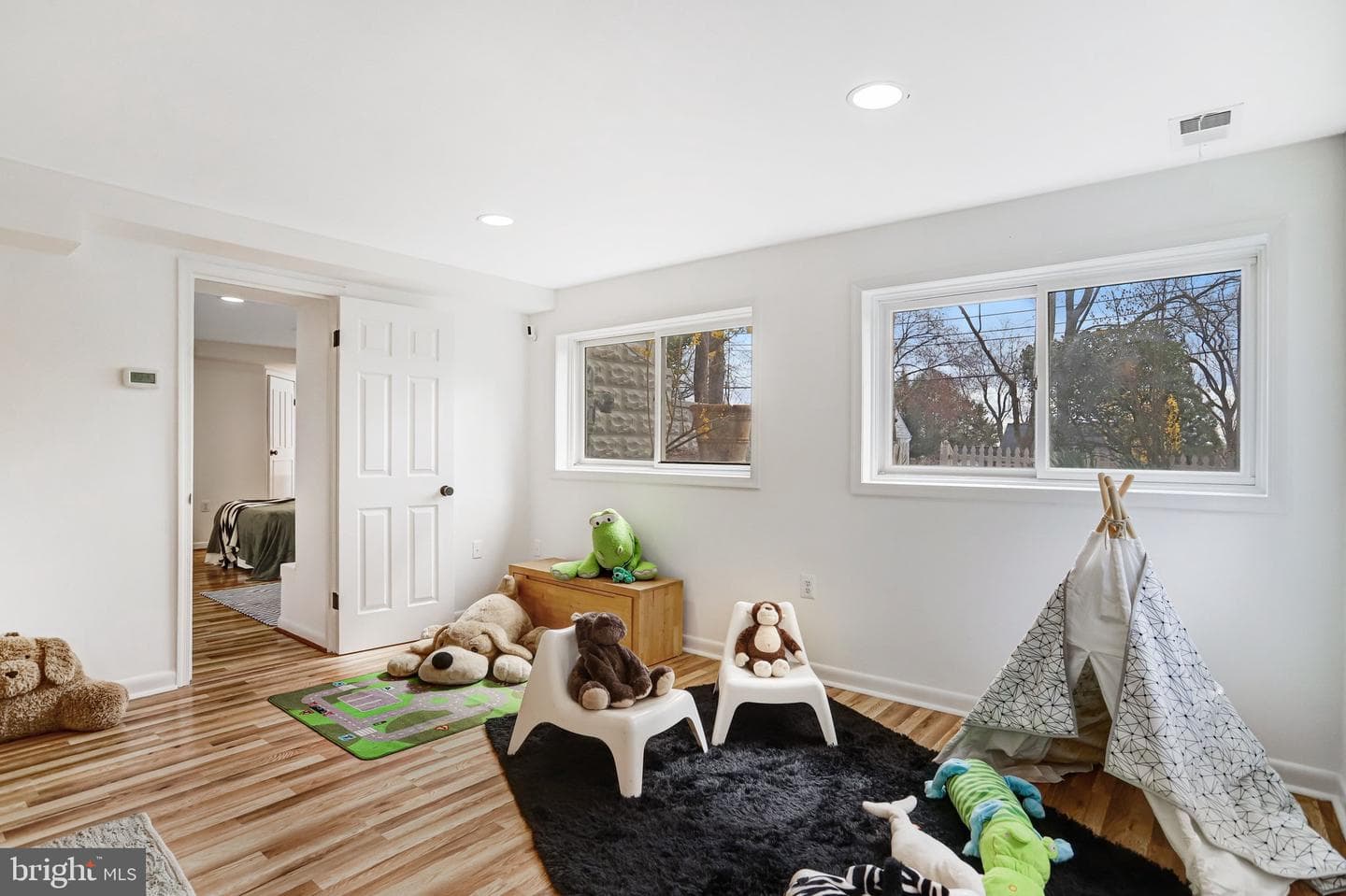 5045 Cathedral Avenue NW photo 40
