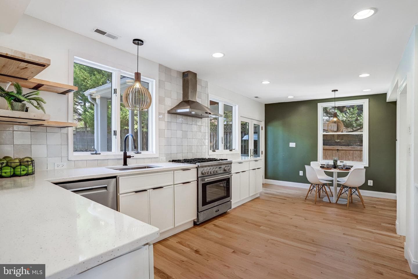5045 Cathedral Avenue NW photo 8