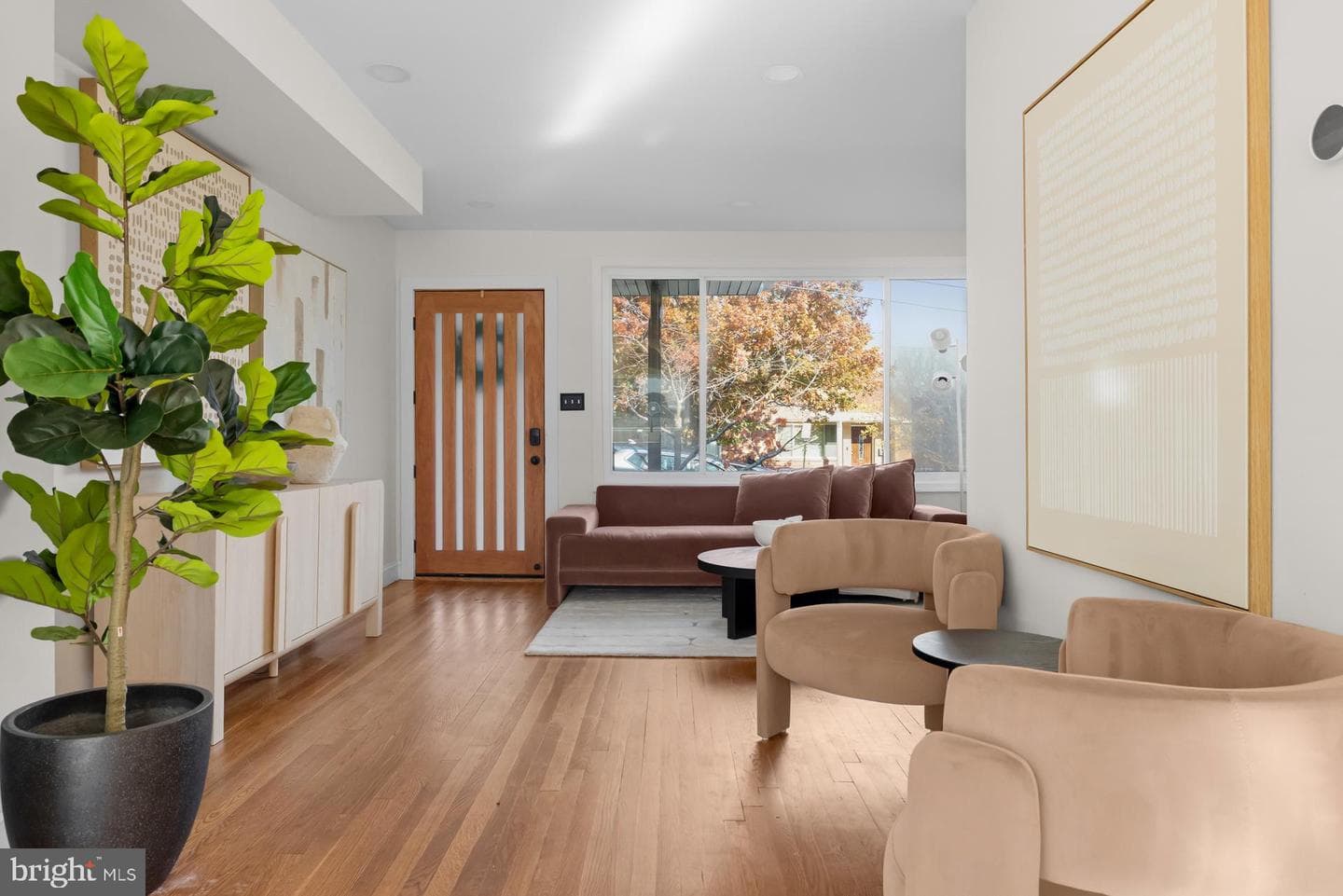 125 Urell Place NE photo 4