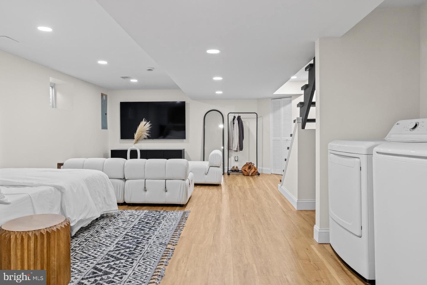 125 Urell Place NE photo 43
