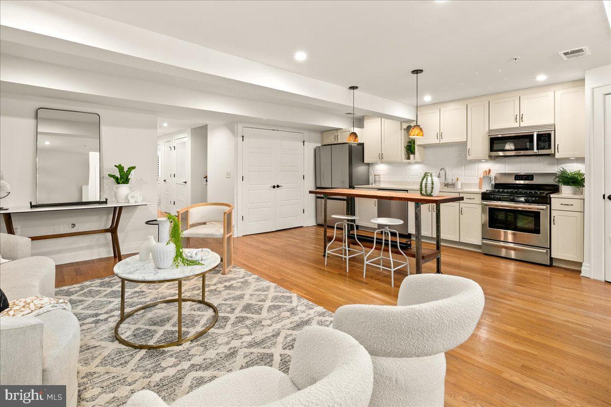 1109 M Street NW #11 photo 9