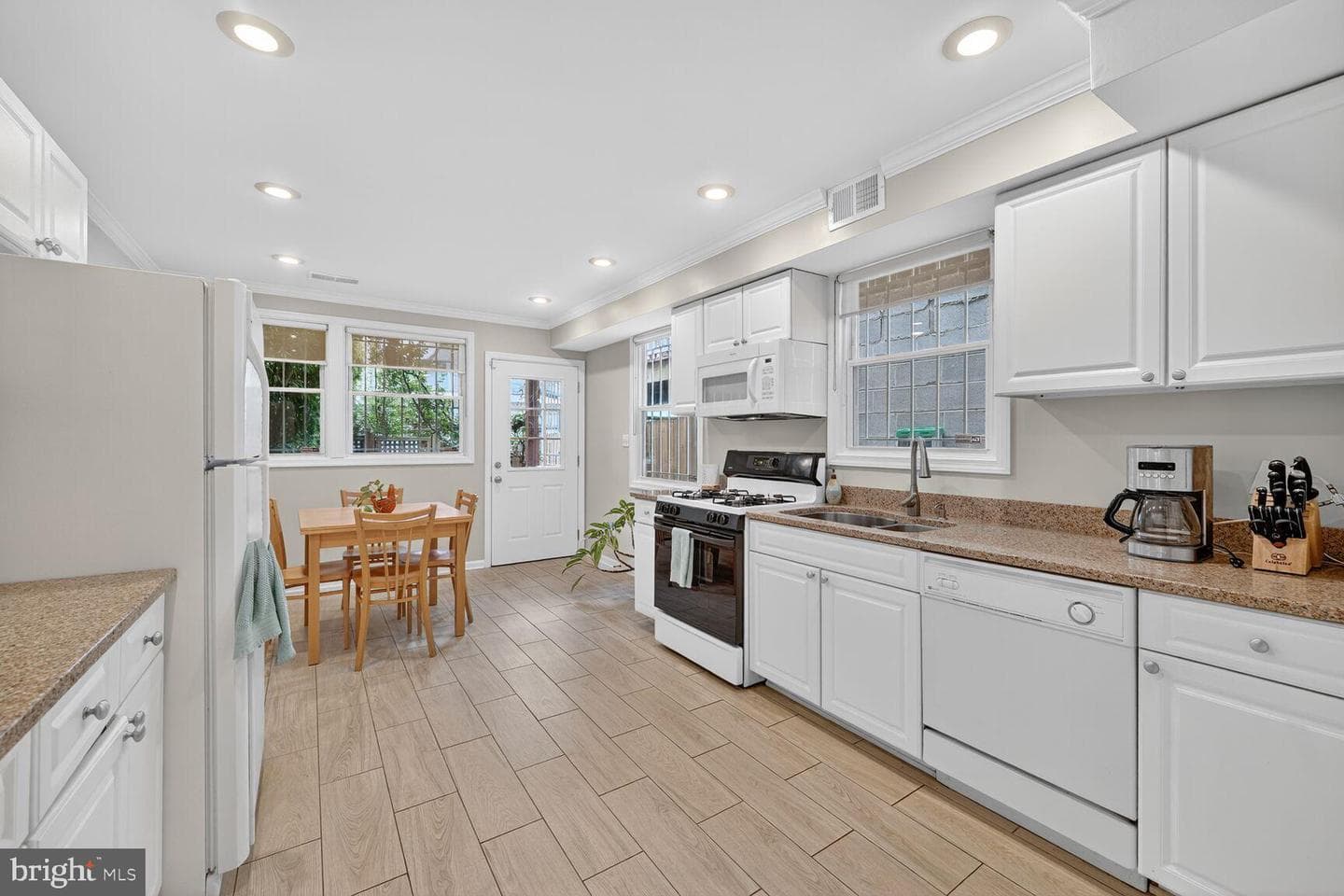 2261 12th Street NW photo 9