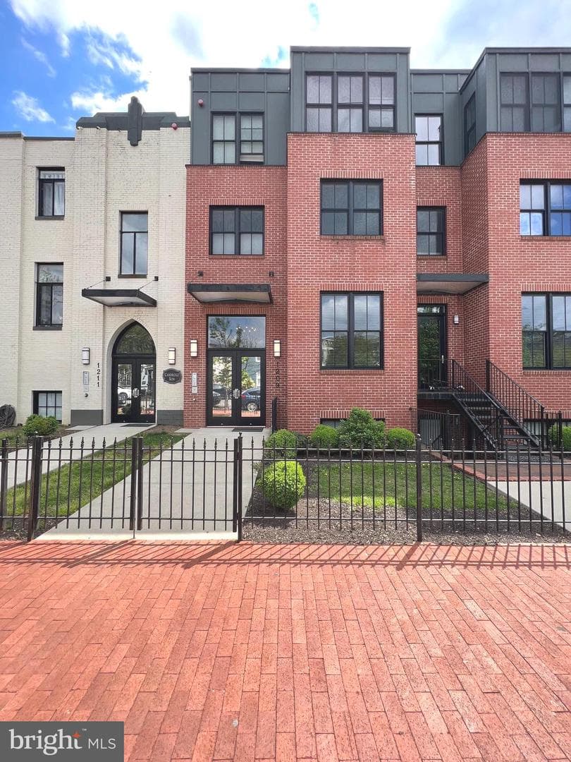 1209 G Street SE #8, Washington