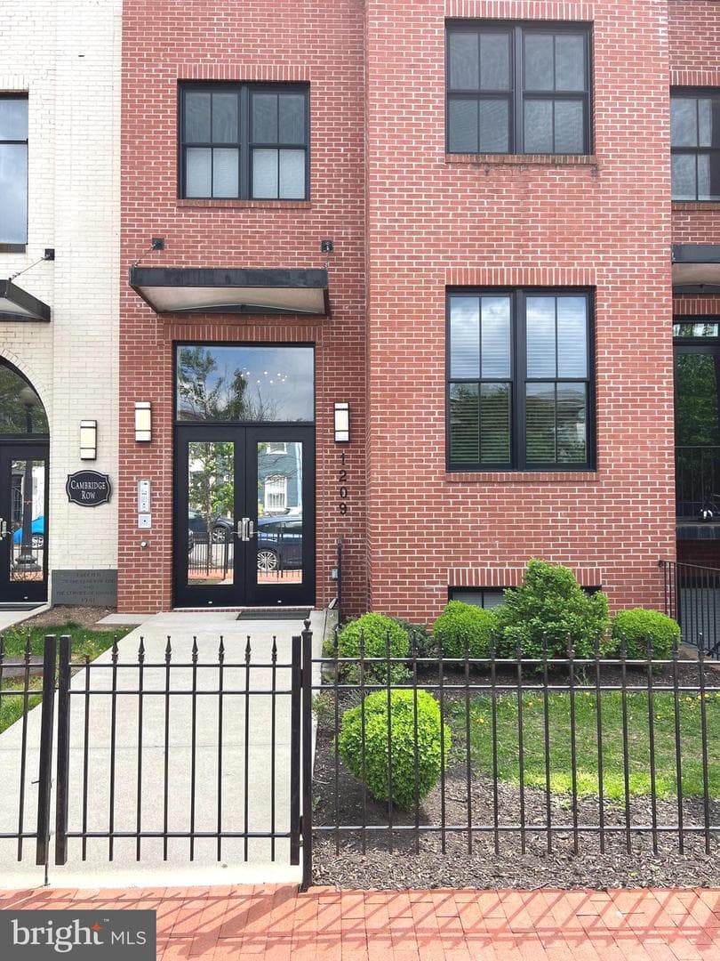 1209 G Street SE #8, Washington
