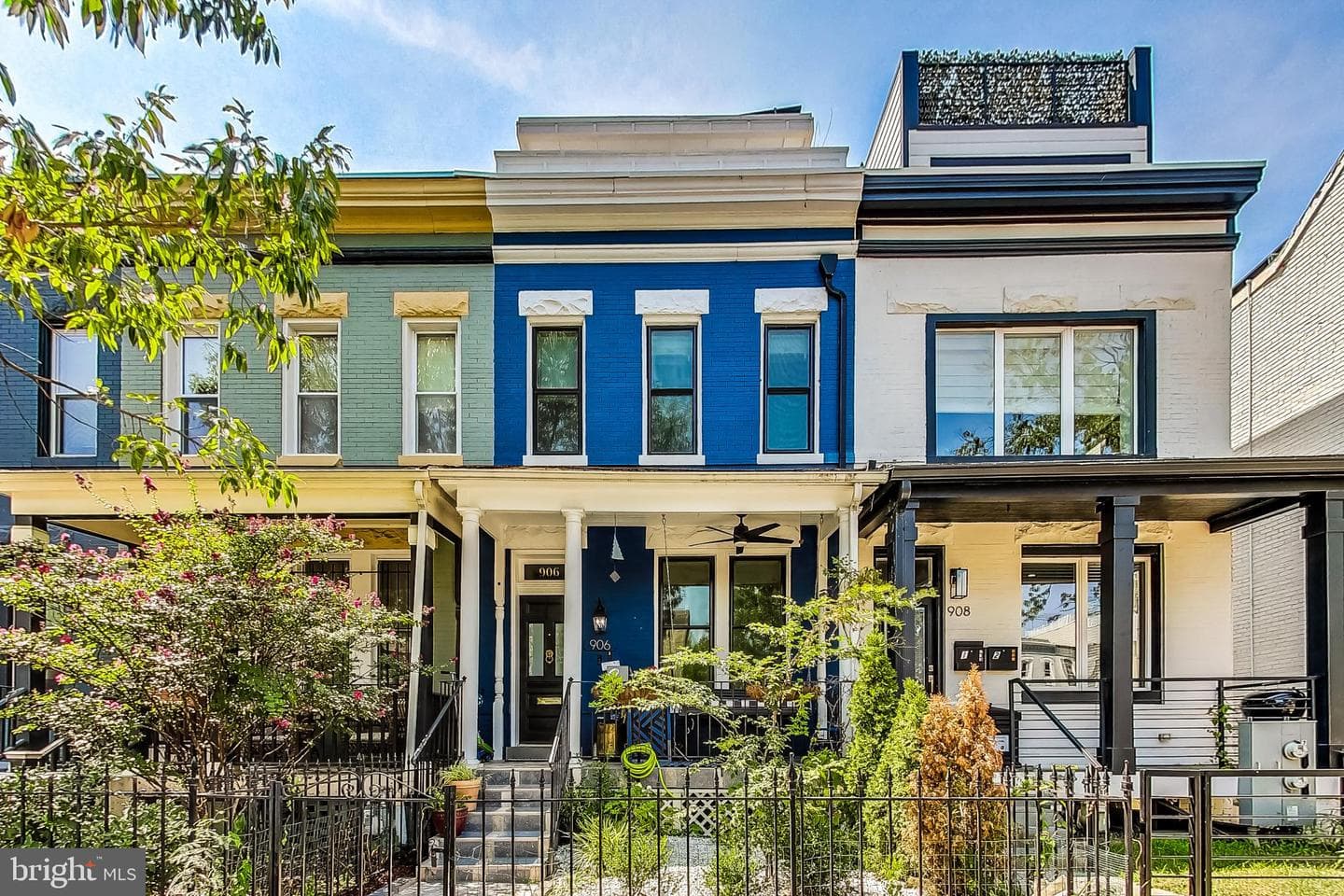 906 8th Street NE