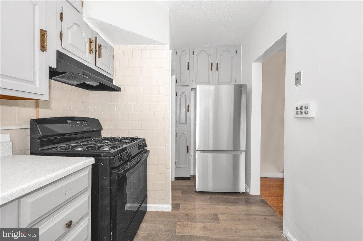 3446 Dix Street NE photo 11