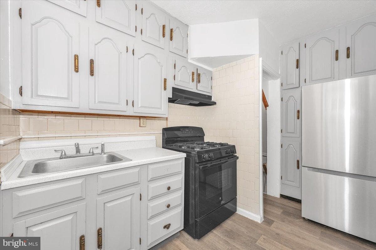 3446 Dix Street NE photo 12