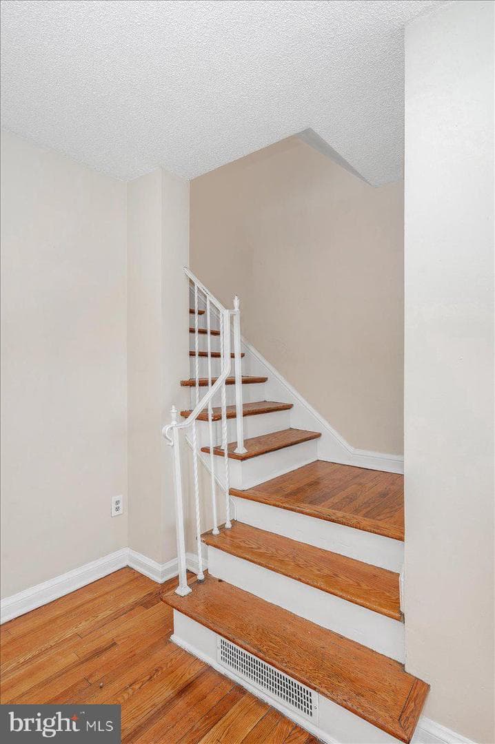 3446 Dix Street NE photo 15