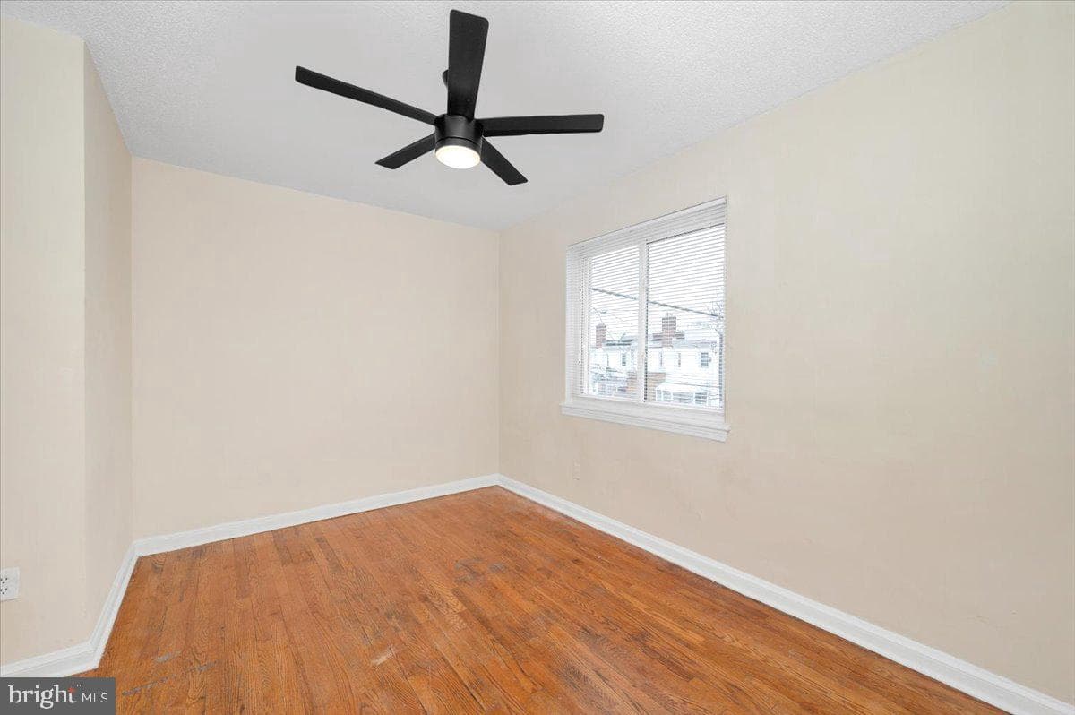 3446 Dix Street NE photo 25