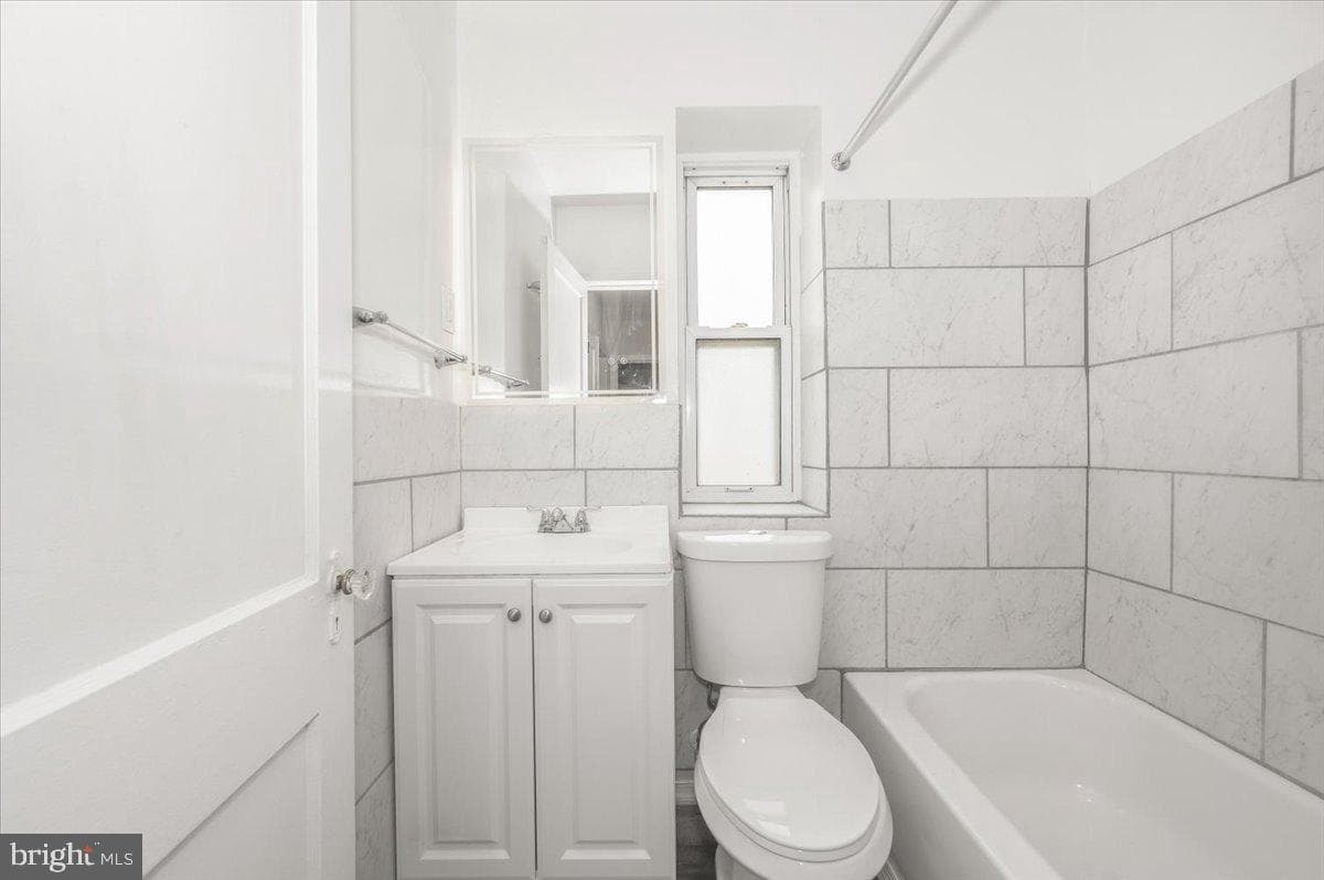 3446 Dix Street NE photo 26