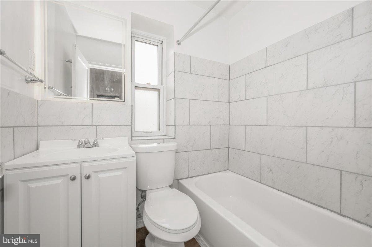 3446 Dix Street NE photo 27