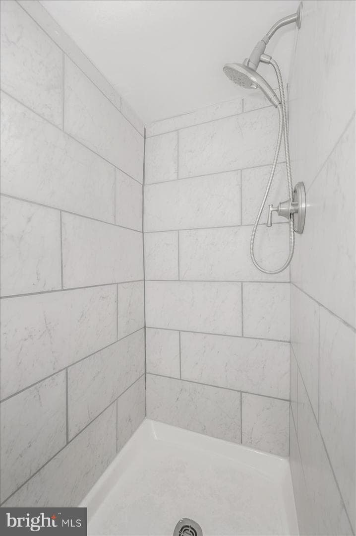 3446 Dix Street NE photo 33