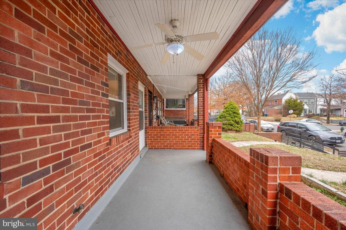 3446 Dix Street NE photo 5