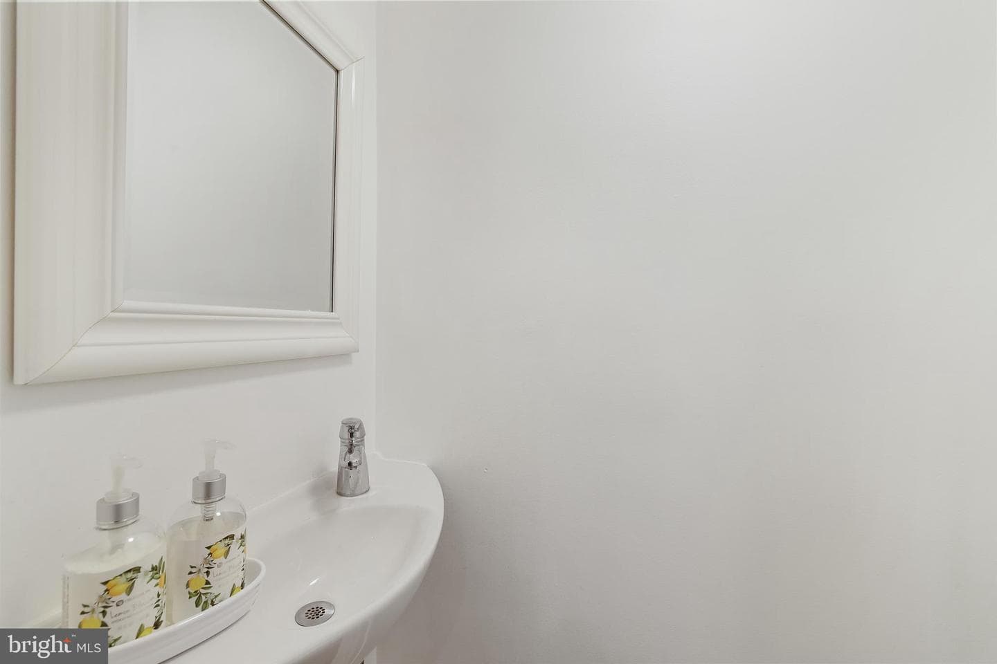 1233 Potomac Street NW photo 12