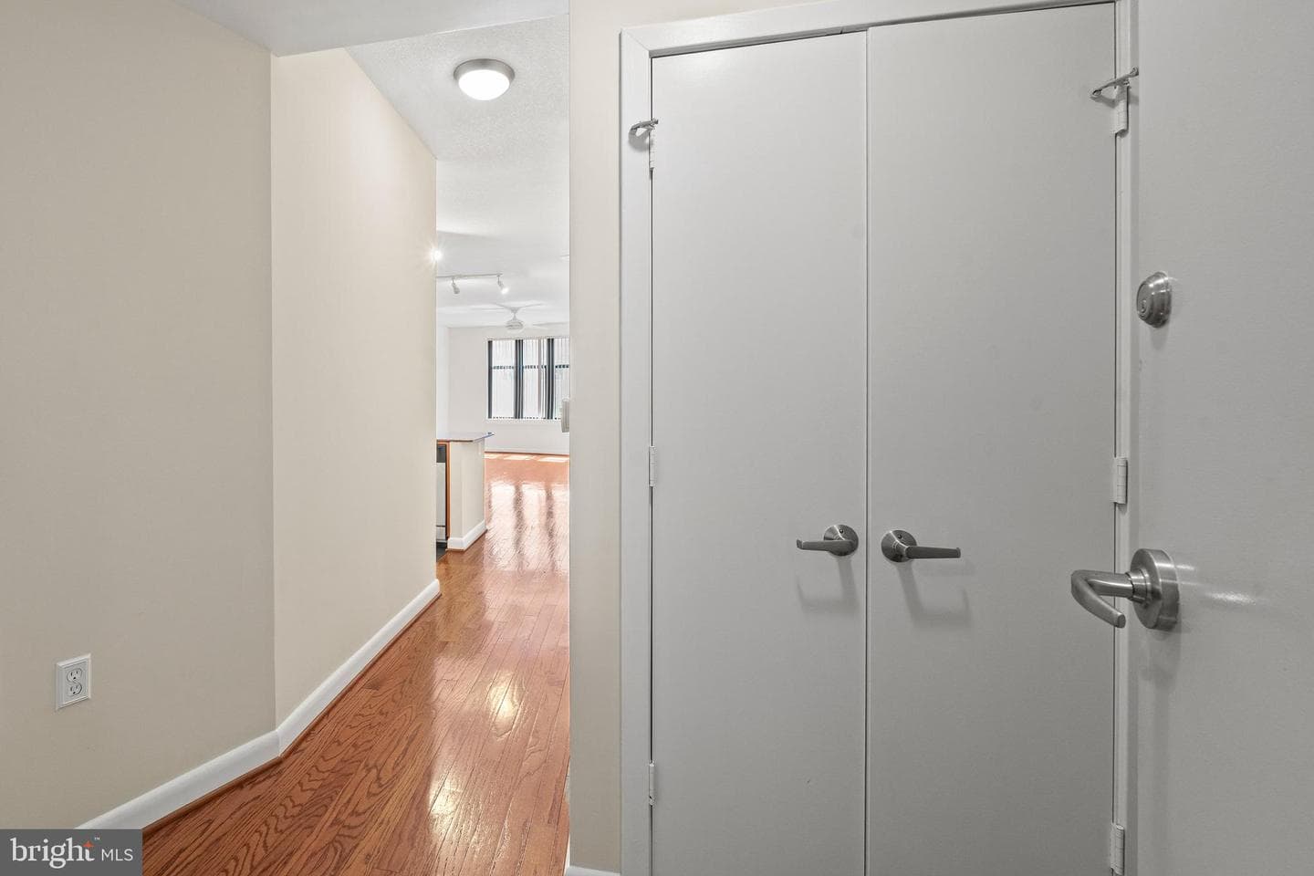 400 Massachusetts Avenue NW #421 photo 5