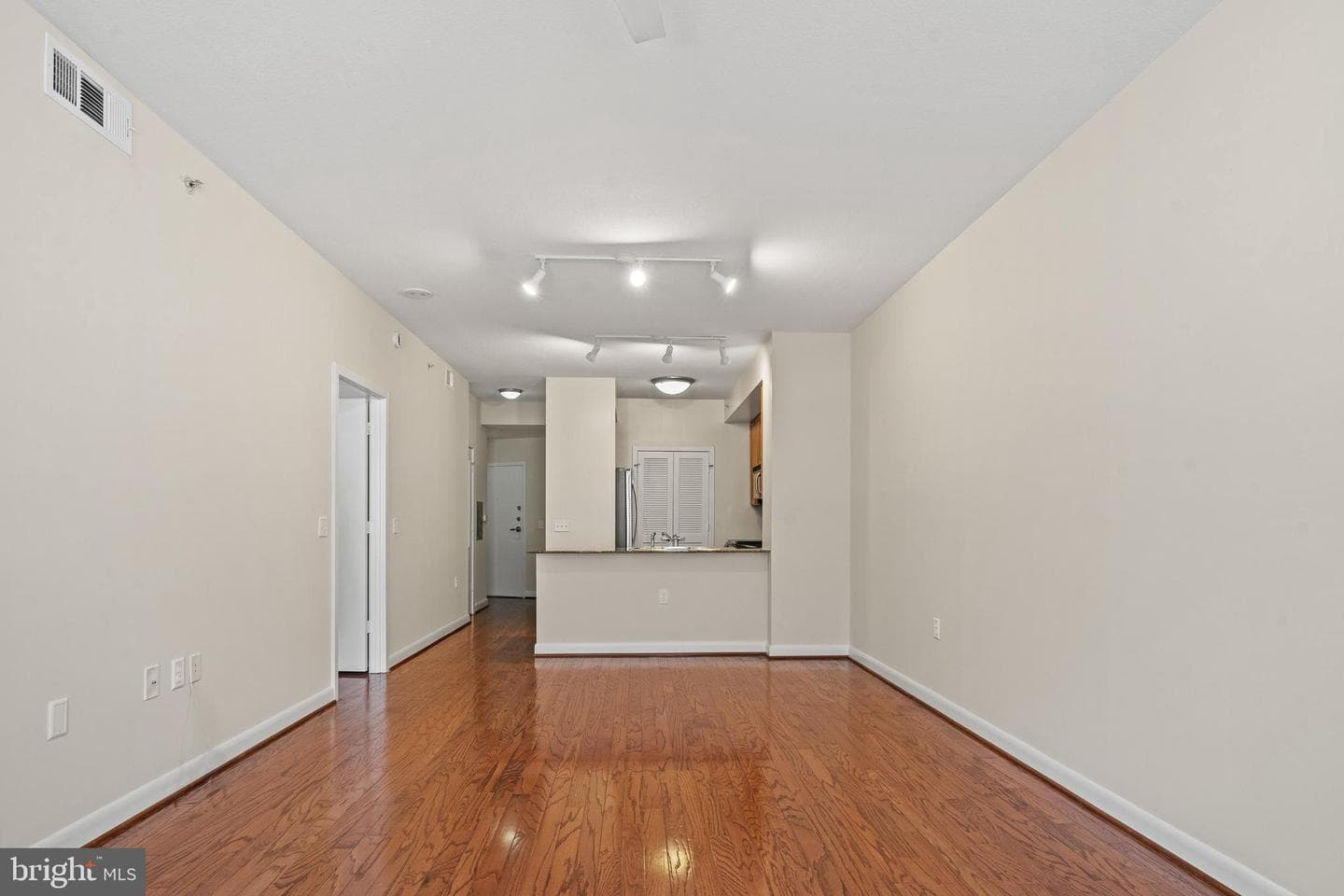 400 Massachusetts Avenue NW #421 photo 9