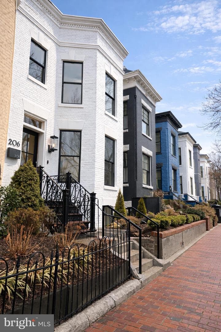 206 10th Street NE photo 2