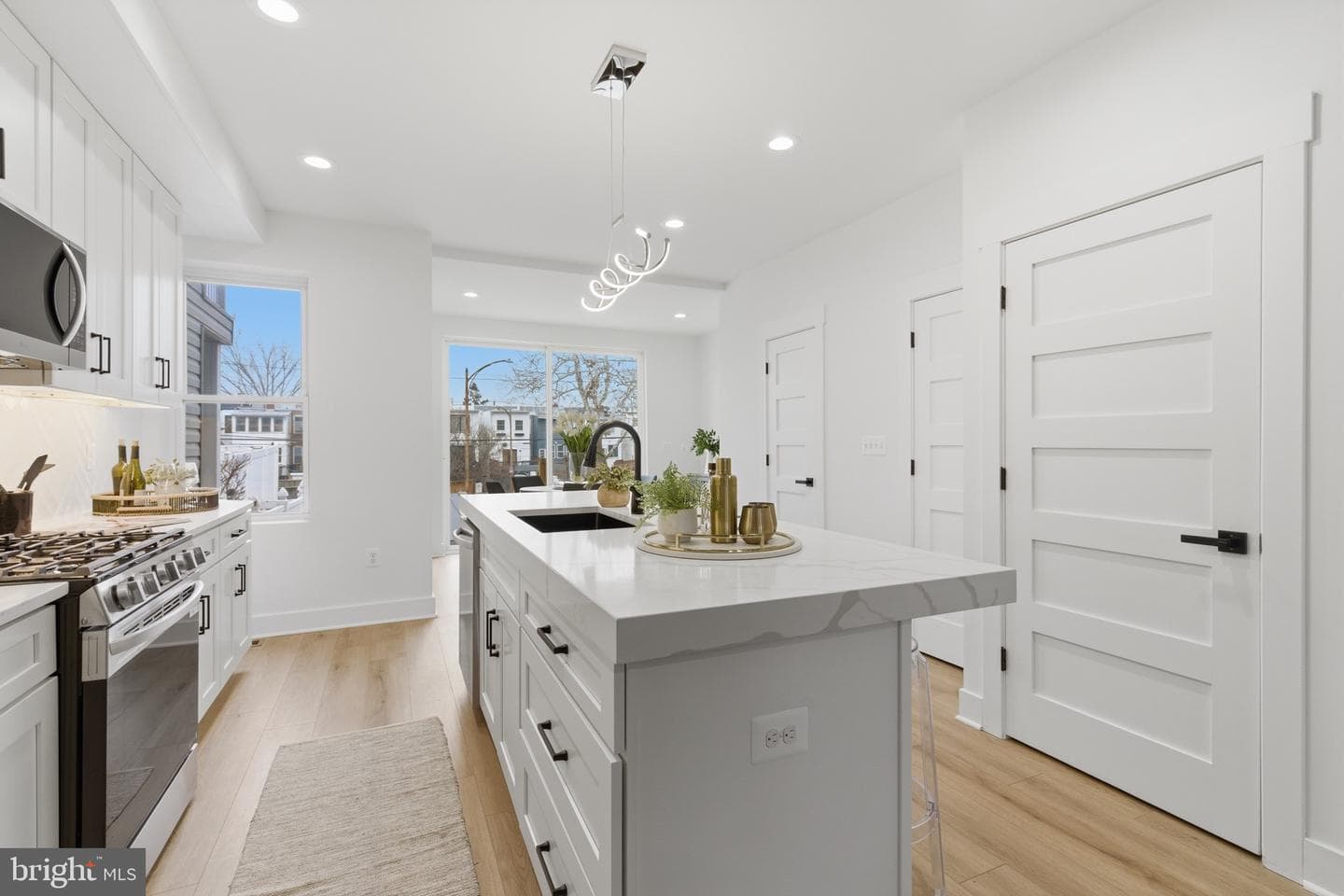 810 Madison Street NW photo 11