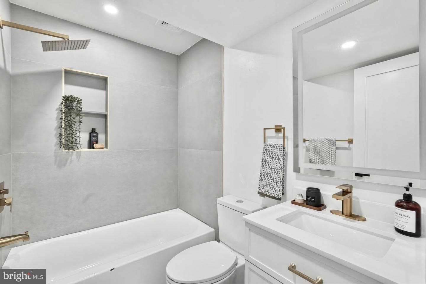 1355 Longfellow Street NW photo 40