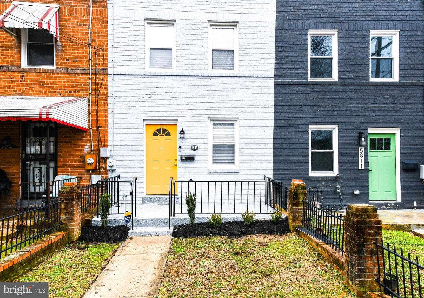 5813 Dix Street NE