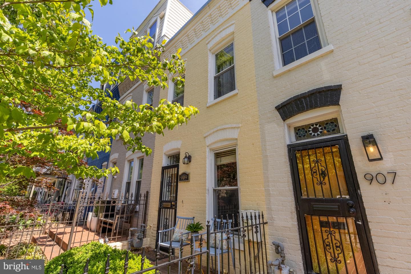 909 8th Street NE, Washington