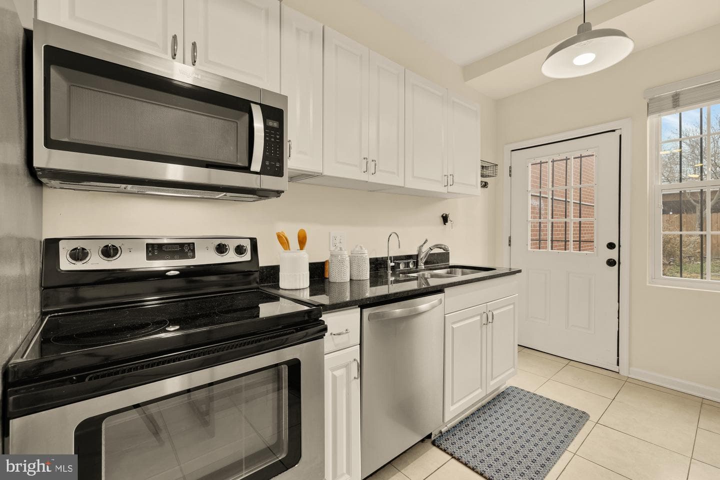 909 8th Street NE photo 9