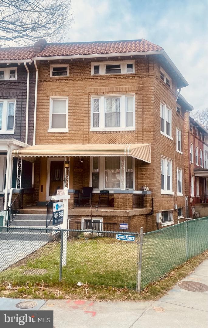 4122 Illinois Avenue NW photo 1