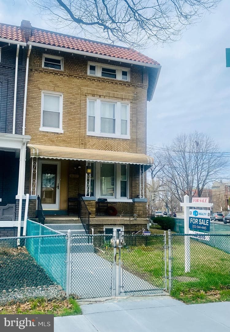 4122 Illinois Avenue NW photo 2