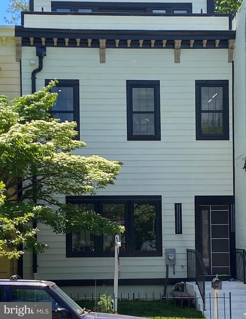 1203 G Street NE photo 4