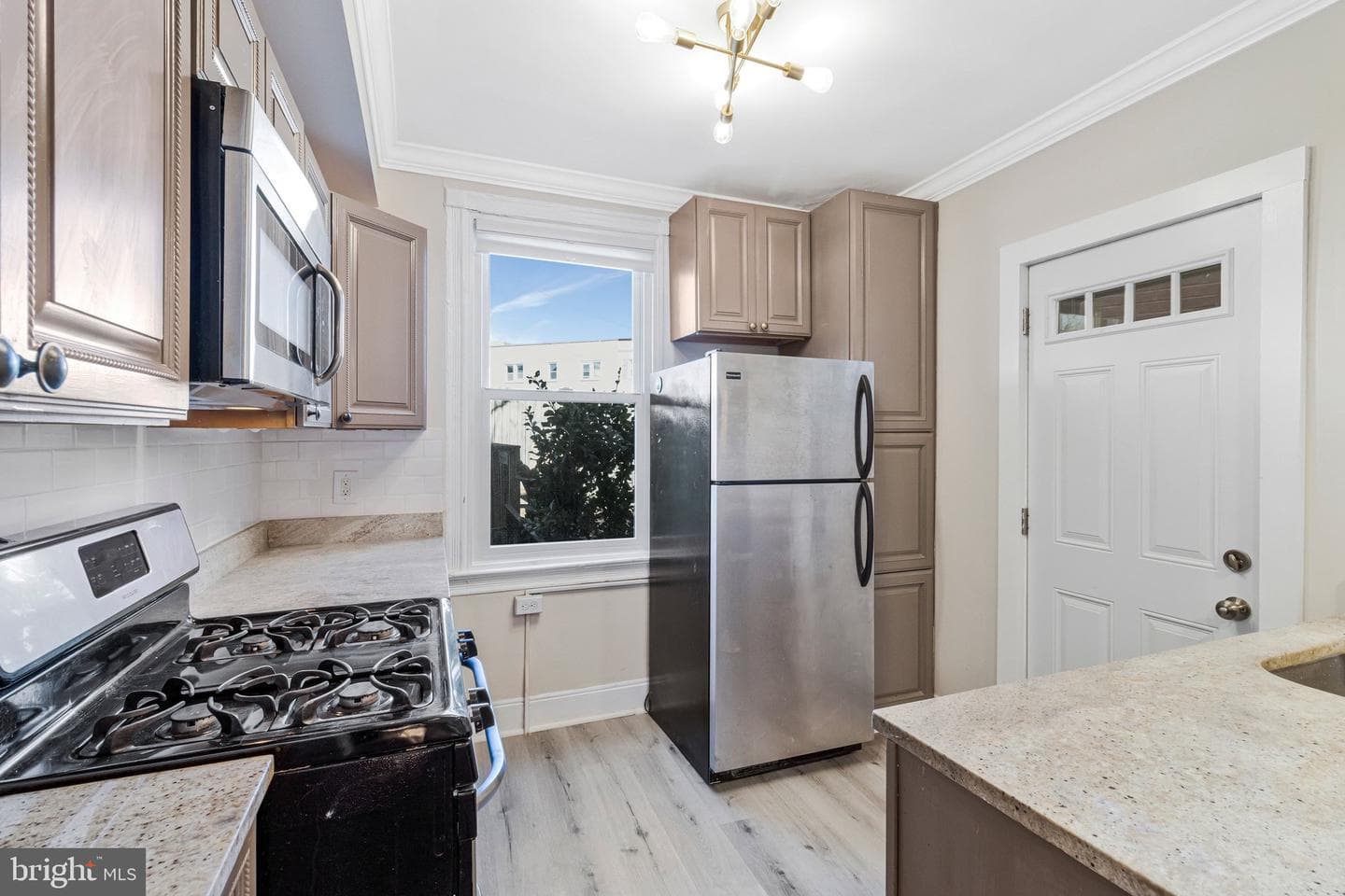1264 Penn Street NE photo 5