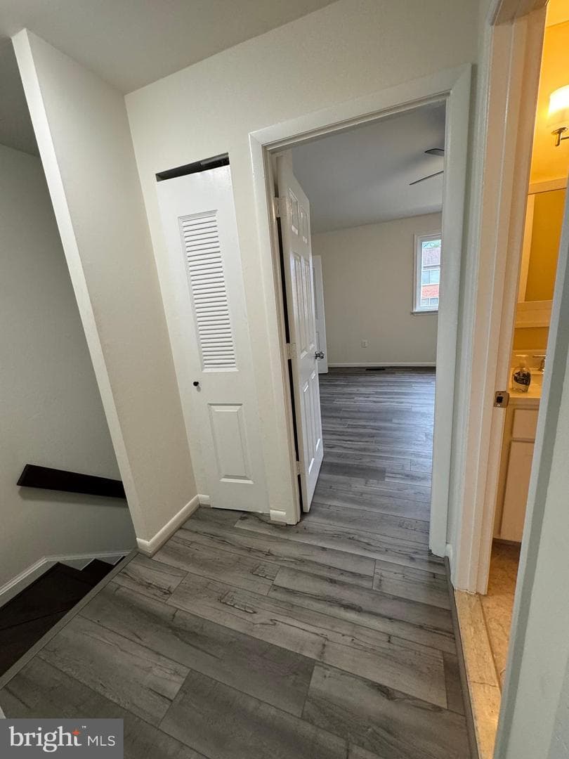 1126 Barnaby Terrace SE photo 26