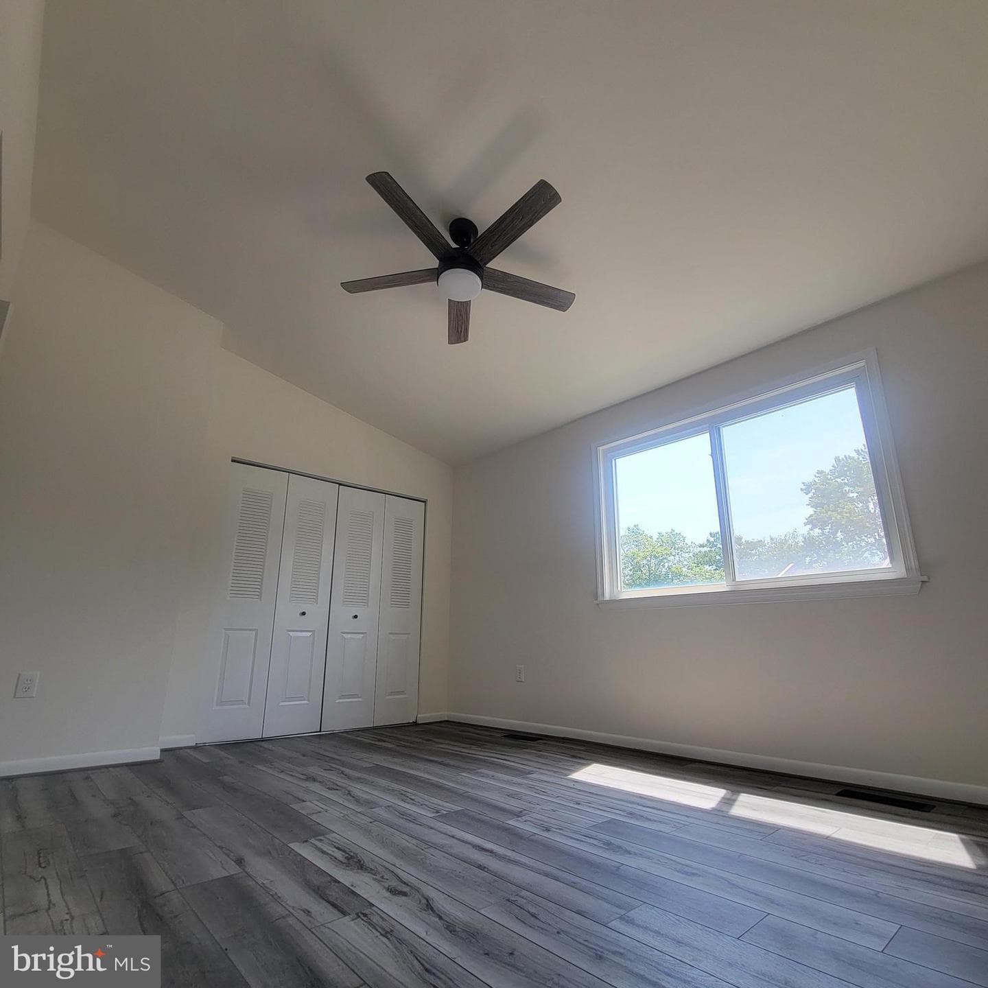 1126 Barnaby Terrace SE photo 28