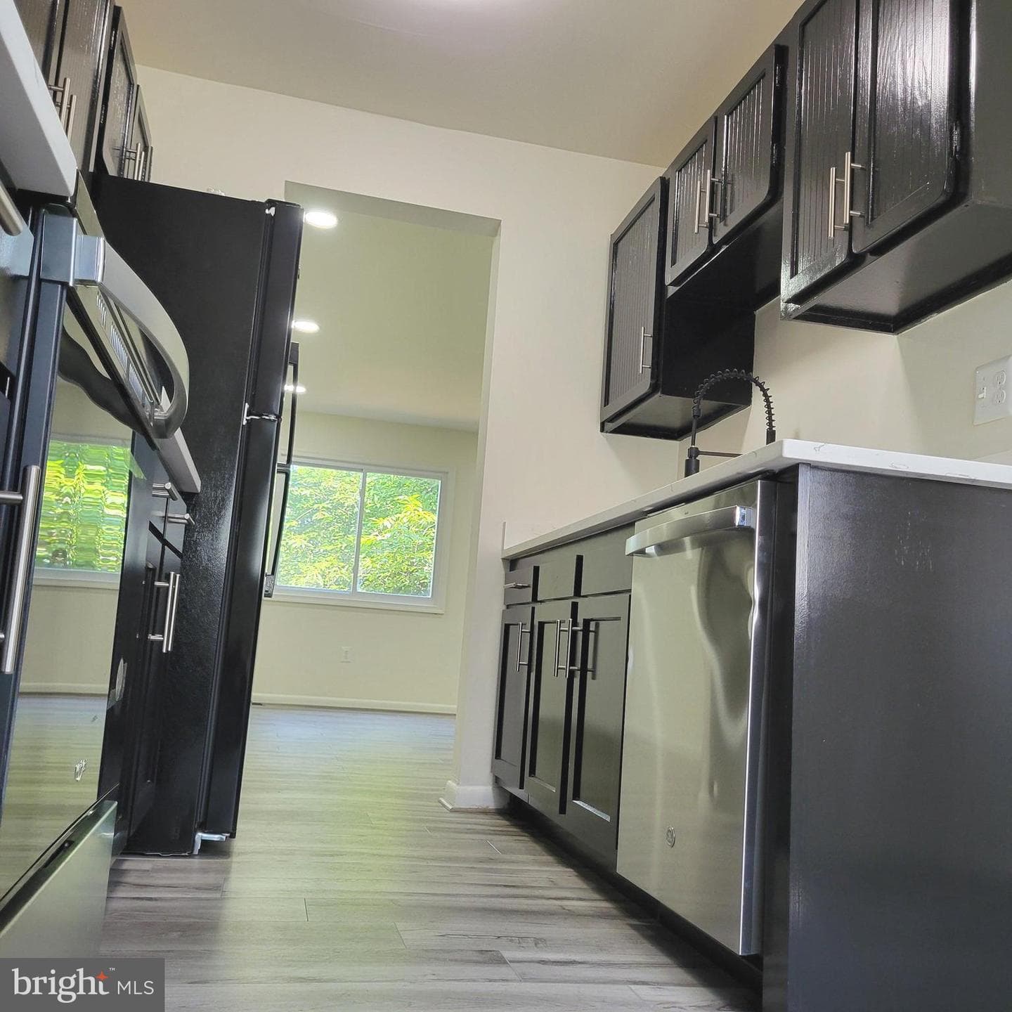 1126 Barnaby Terrace SE photo 3