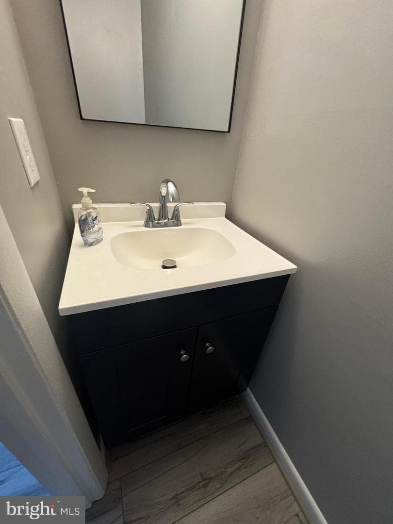 1126 Barnaby Terrace SE photo 37