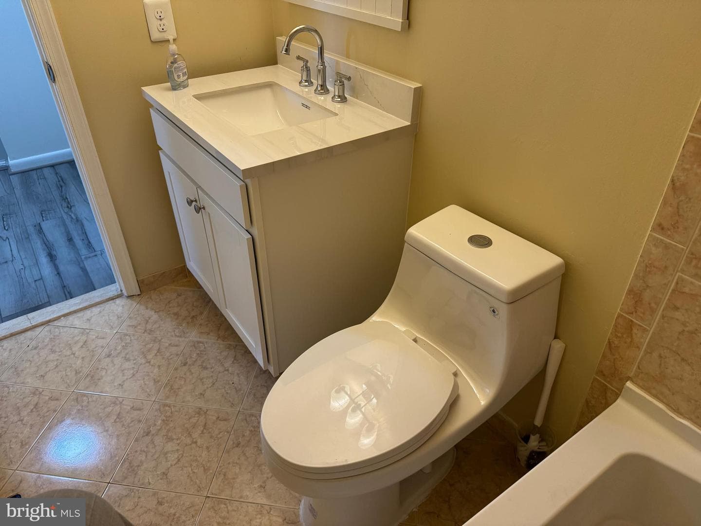 1126 Barnaby Terrace SE photo 38